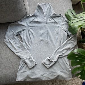 Like new condition Lululemon Think Fast pullover